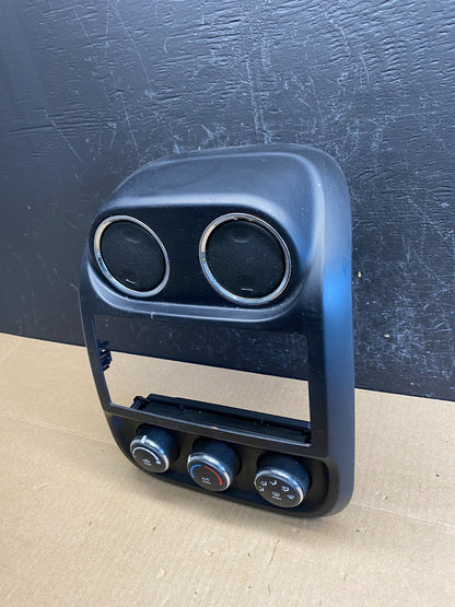 2011 to 2017 Jeep Compass Dash Climate Temperature Control Radio Bezel AC6647 DG1