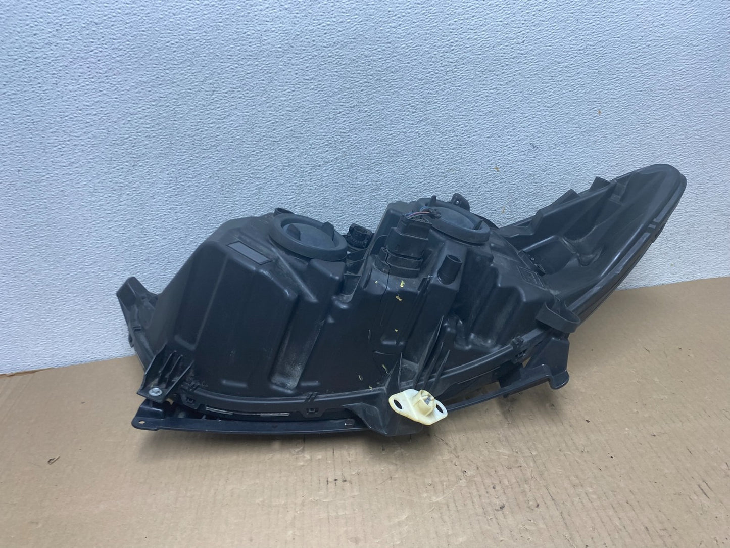 2013 to 2016 Ford Fusion Right Passenger Rh Side Headlight AG7970 DW9