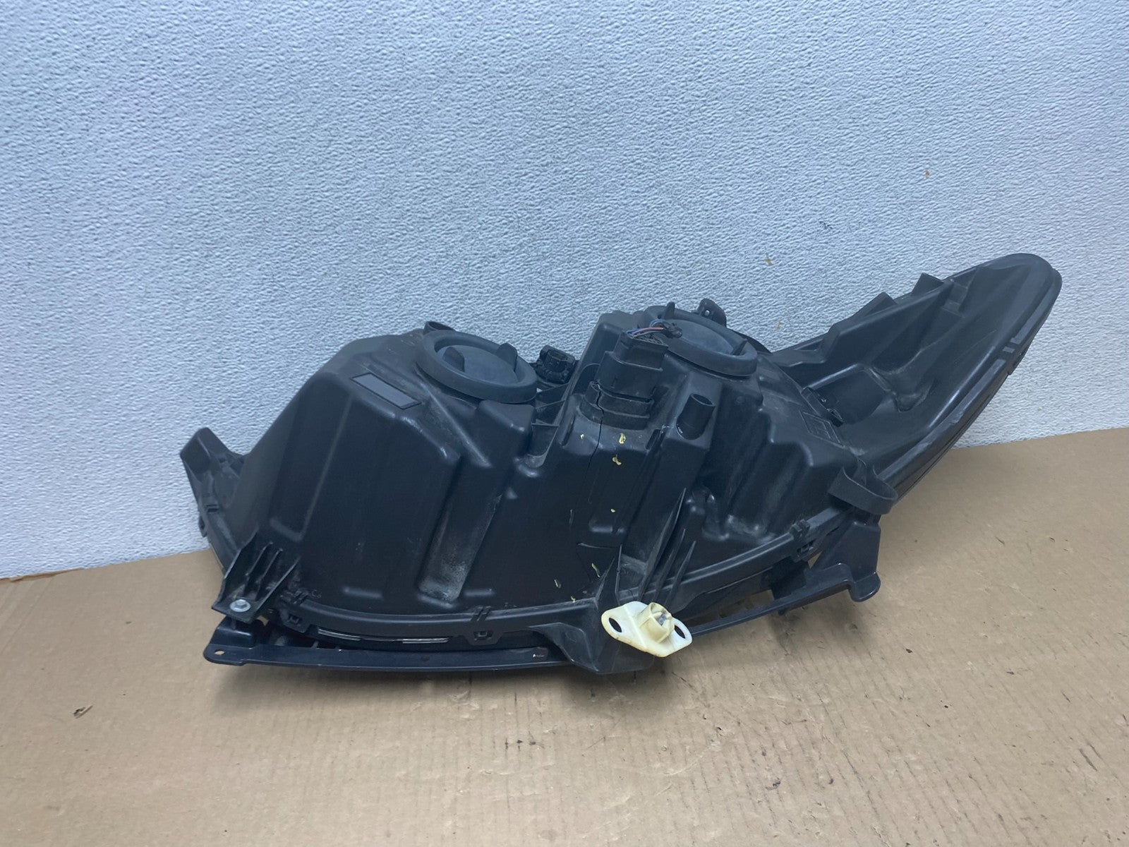 2013 to 2016 Ford Fusion Right Passenger Rh Side Headlight AG7970 DW9