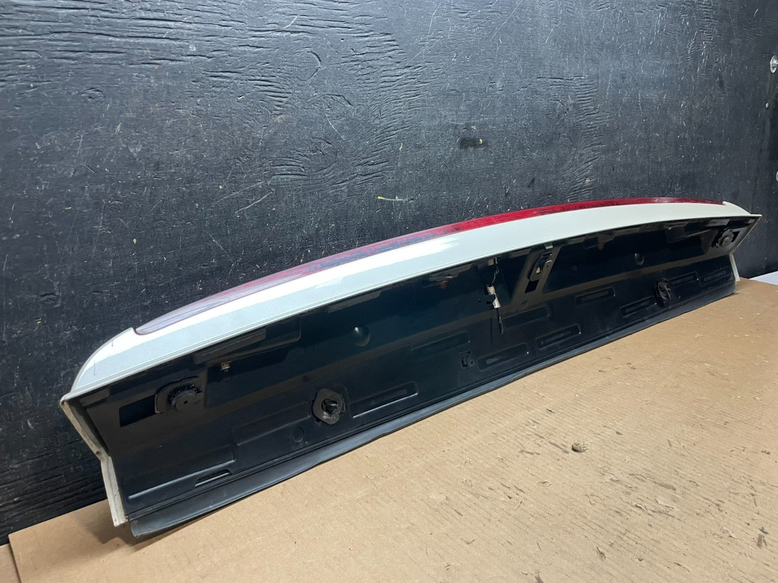 2007 - 2014 Cadillac Escalade Rear Upper Spoiler 3rd Third Brake Light AA2432 DG7