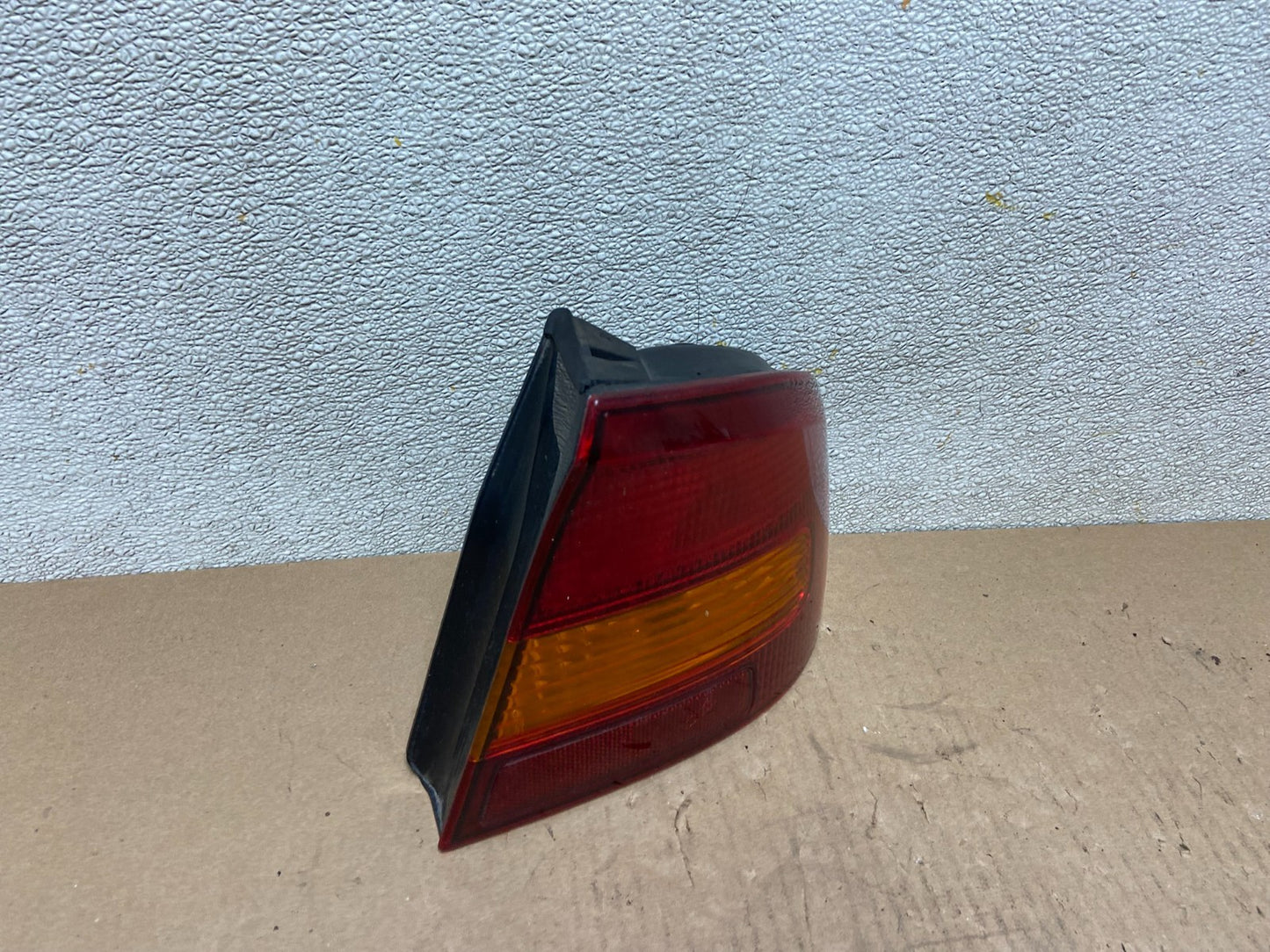 2000 to 2004 Subaru Legacy Right Passenger Rh Side Tail Light ab6034 DG2