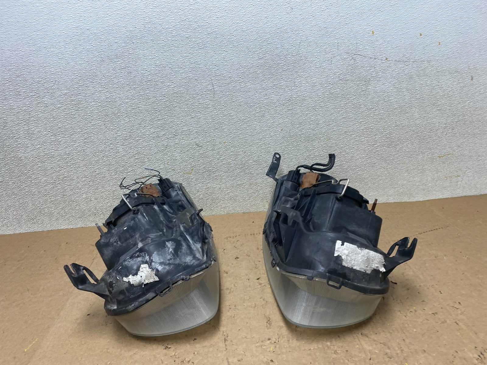 2005 to 2007 Ford Escape Headlights Left+Right Side Set Halogen W9037 DG16