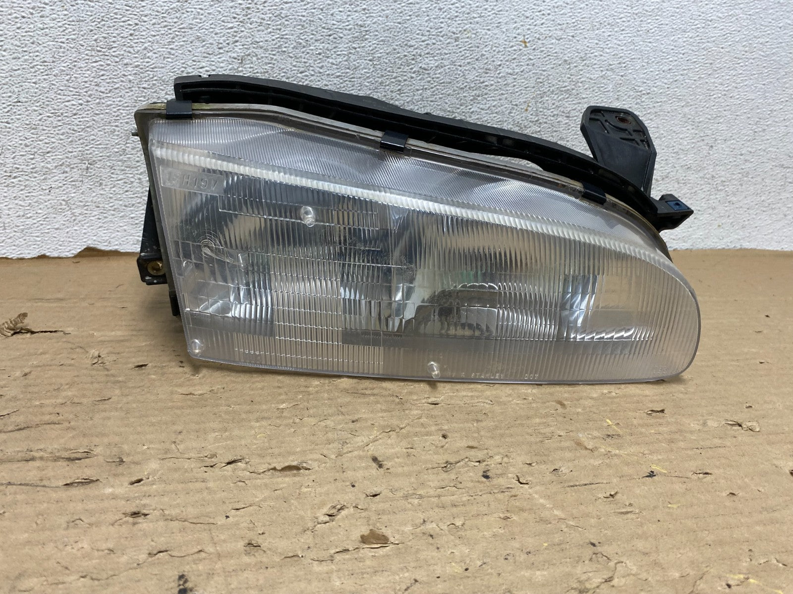 1993 to 1997 Geo Prizm Right Passenger RH Side Headlight AG8326 DW0