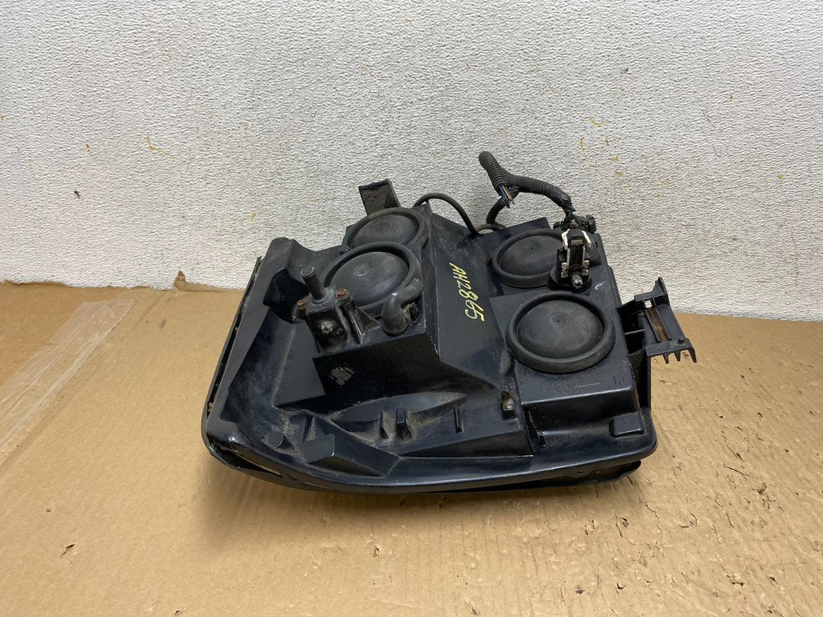 2002-2006 Cadillac Escalade Right Passenger Side Xenon HID Headlight AH28654