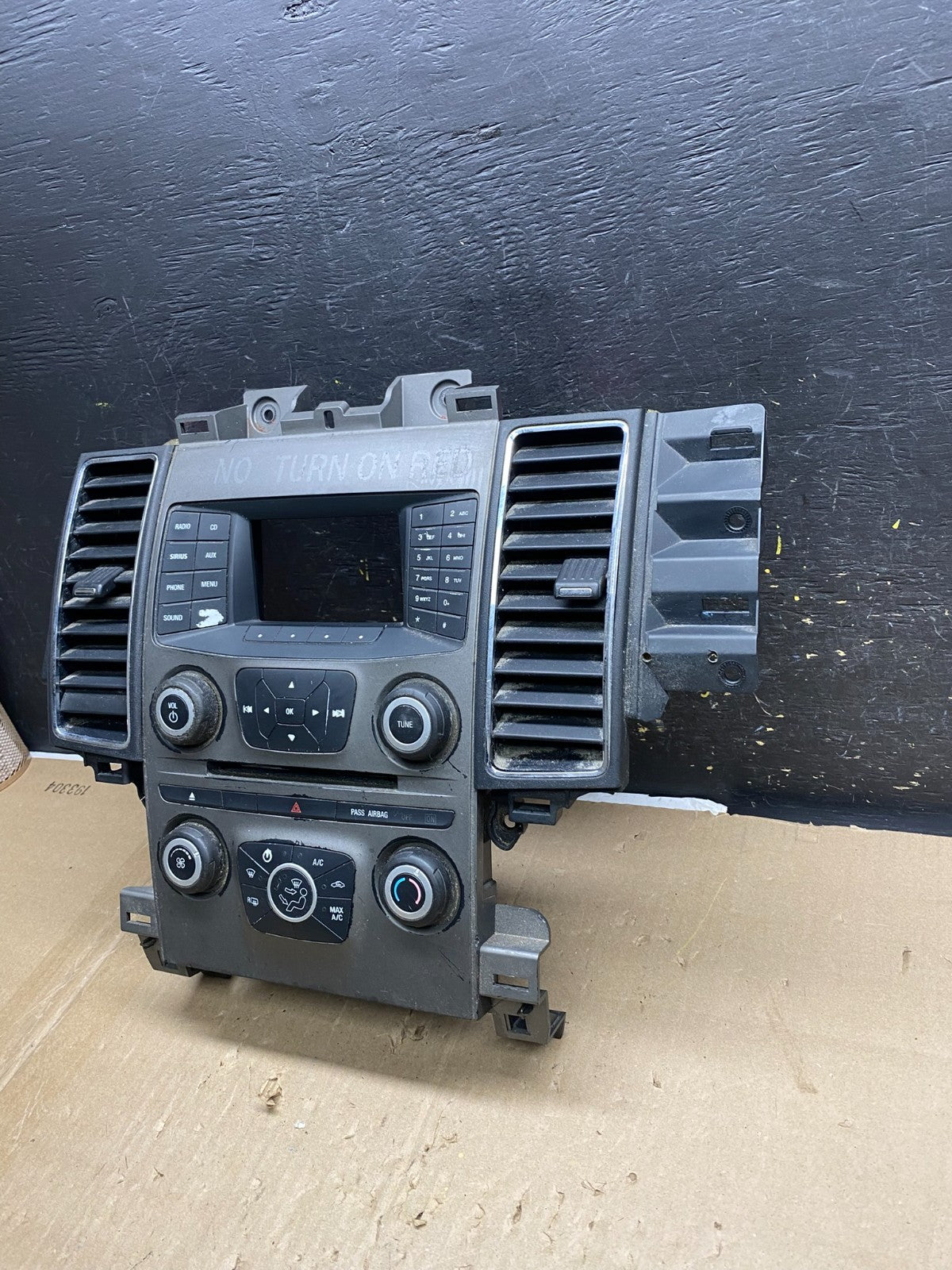 2010-2012 Ford Taurus Front Center Console Climate Radio Control Panel AB2094 DG5