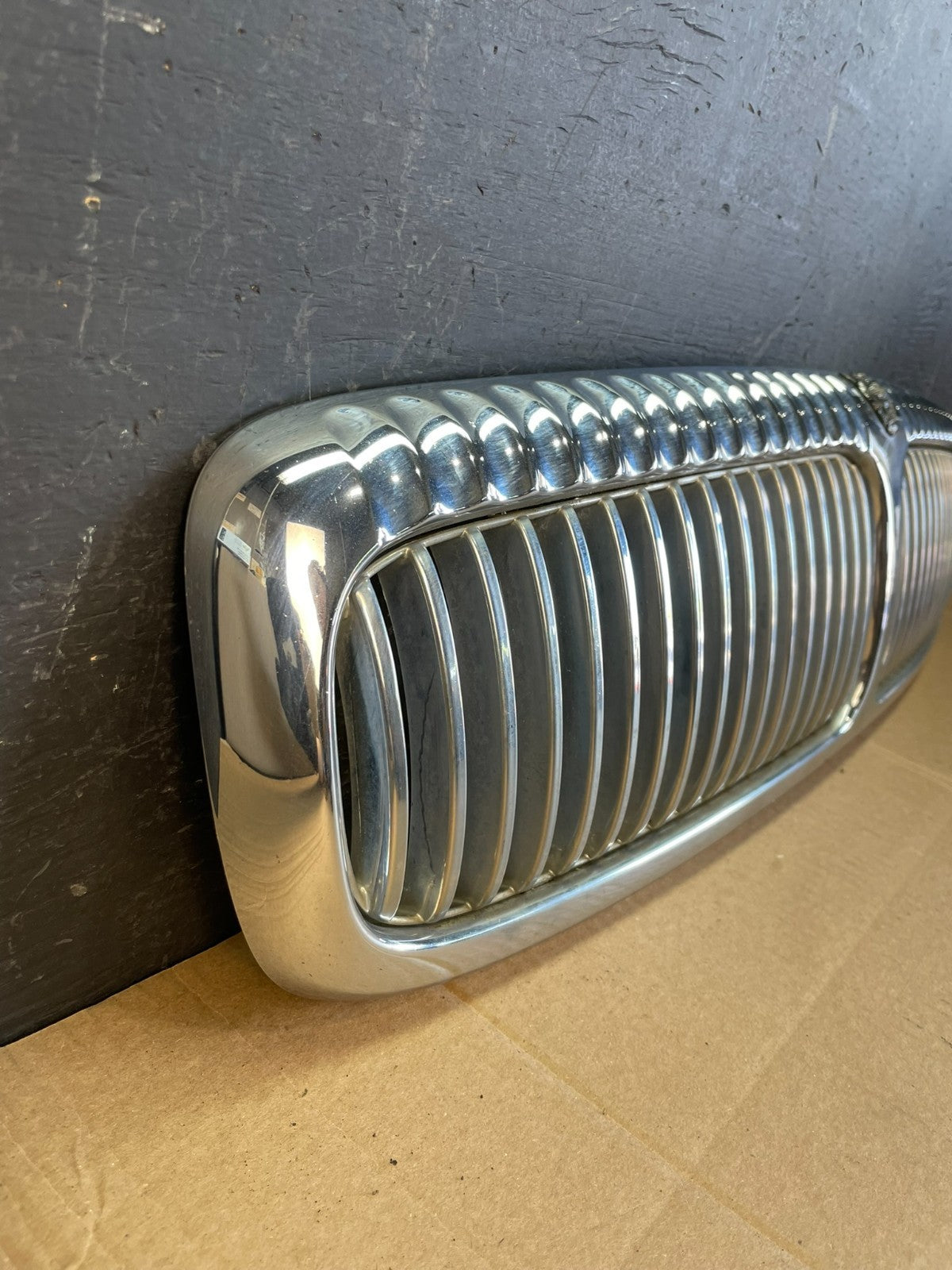 2002 to 2008 Jaguar X-Type Front Upper Grille Grill AC2185 DG2