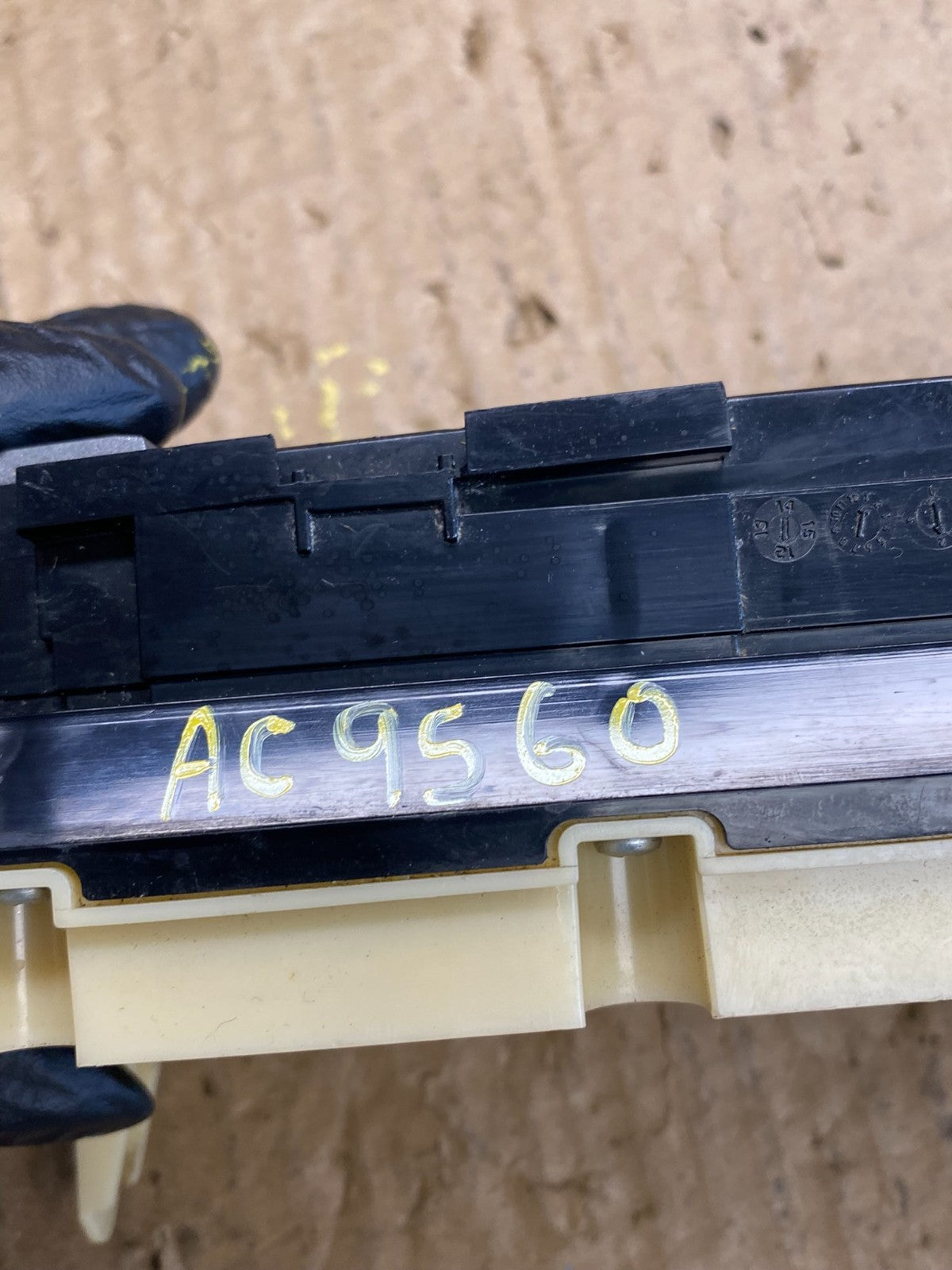 2010 to 2015 Toyota Prius A/C Heater Climate Control Unit Switch ac9560 DG5