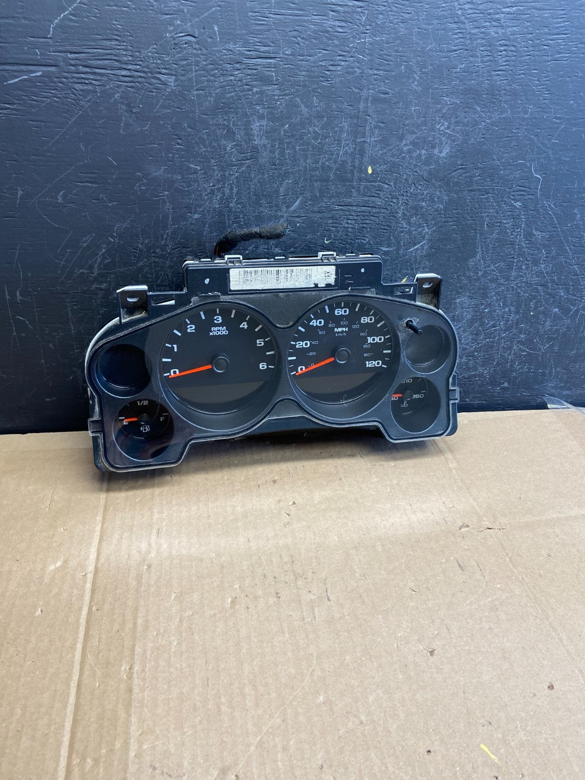 2007 to 2013 Chevrolet Silverado Suburban Cluster Gauge Speedometer OE ad2157 DG0
