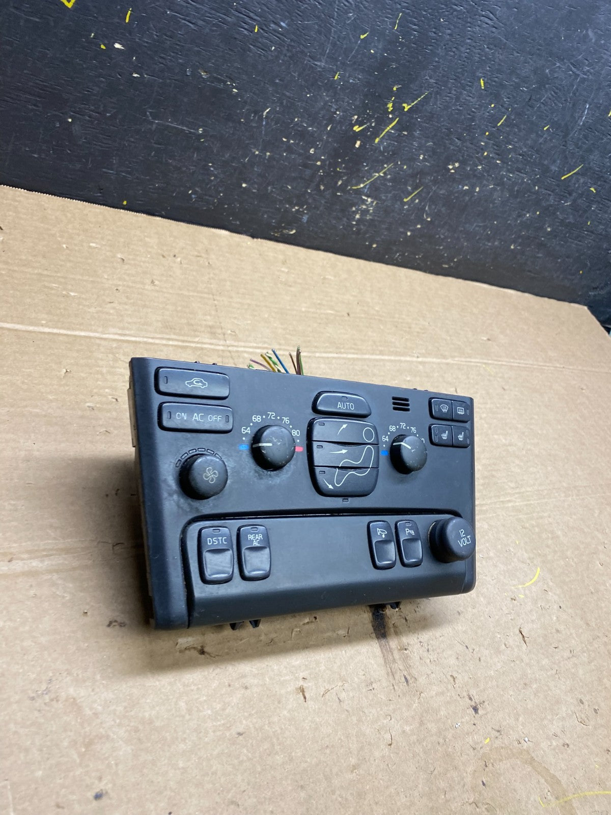 2003-2013 Volvo XC90 Center A/C Climate Control Radio Panel Bezel W6606 DG1