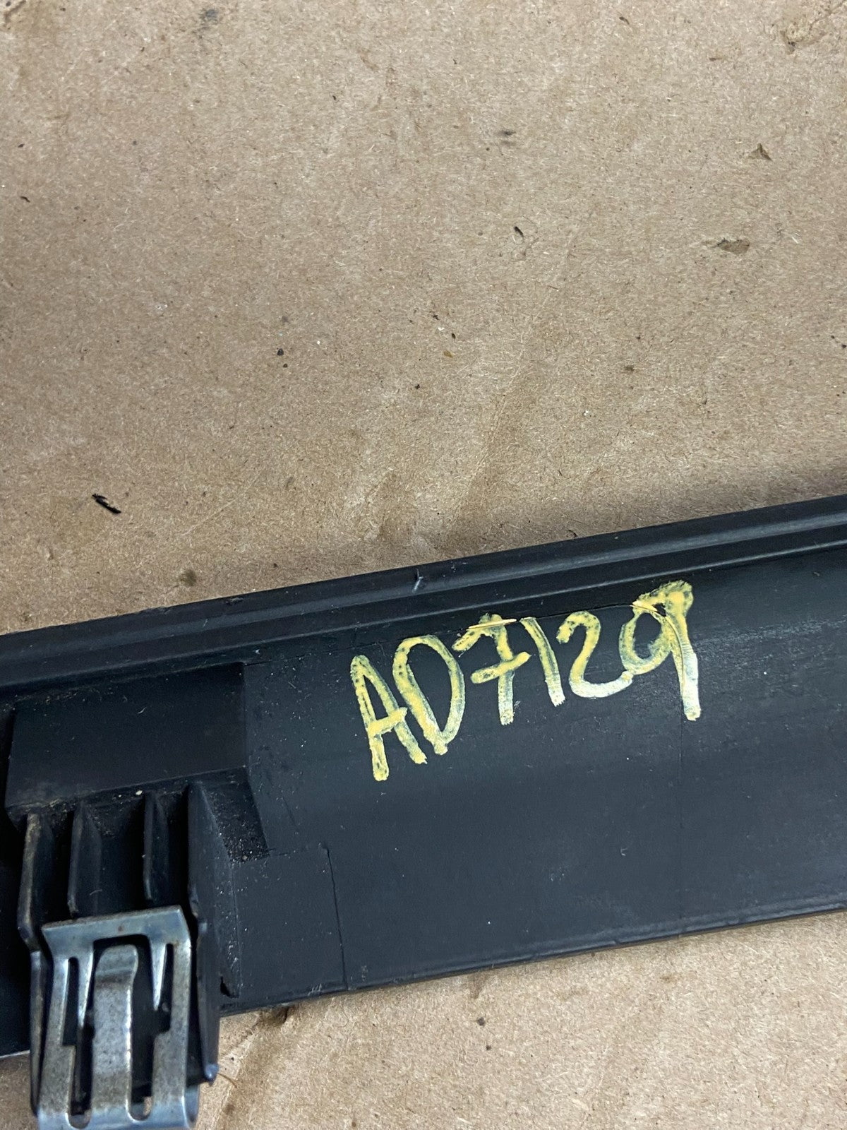 2007 to 2014 Silverado Sierra Center Console Radio Bezel Air Vents ad7129 DG8