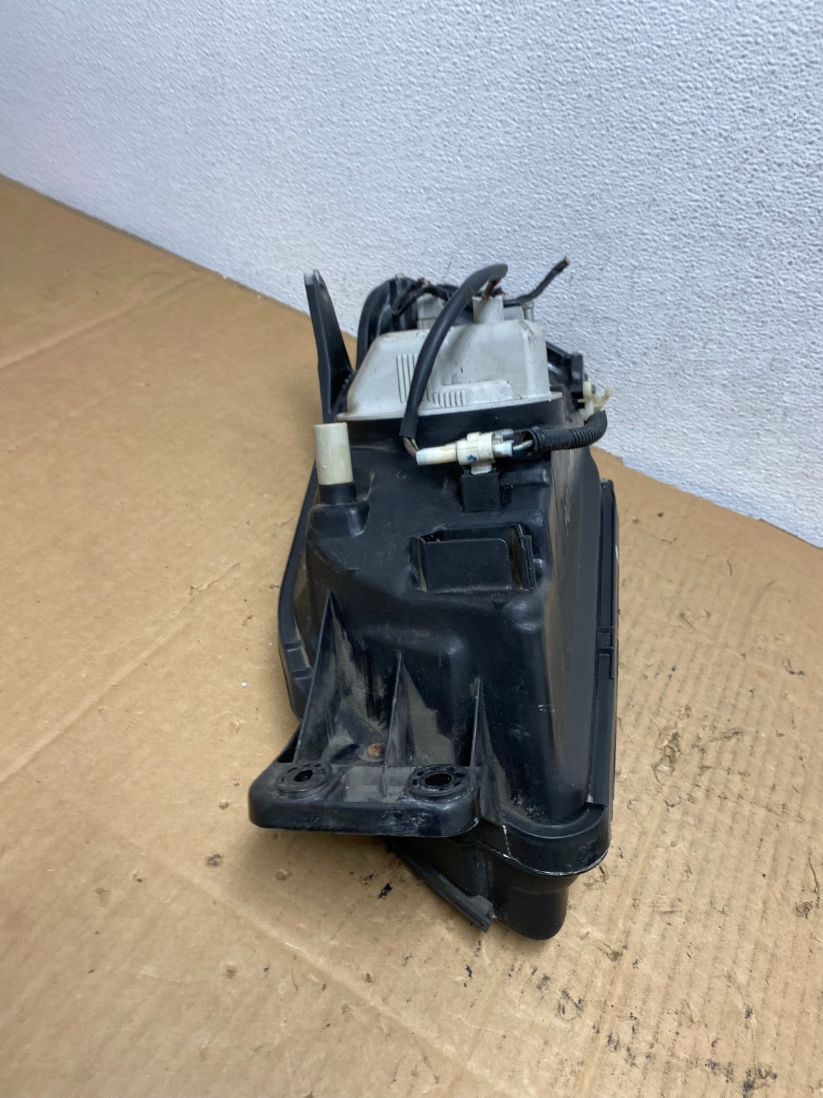 2001 to 2004 Subaru Legacy Outback Right Passenger Rh Headlight AD1080 DW8