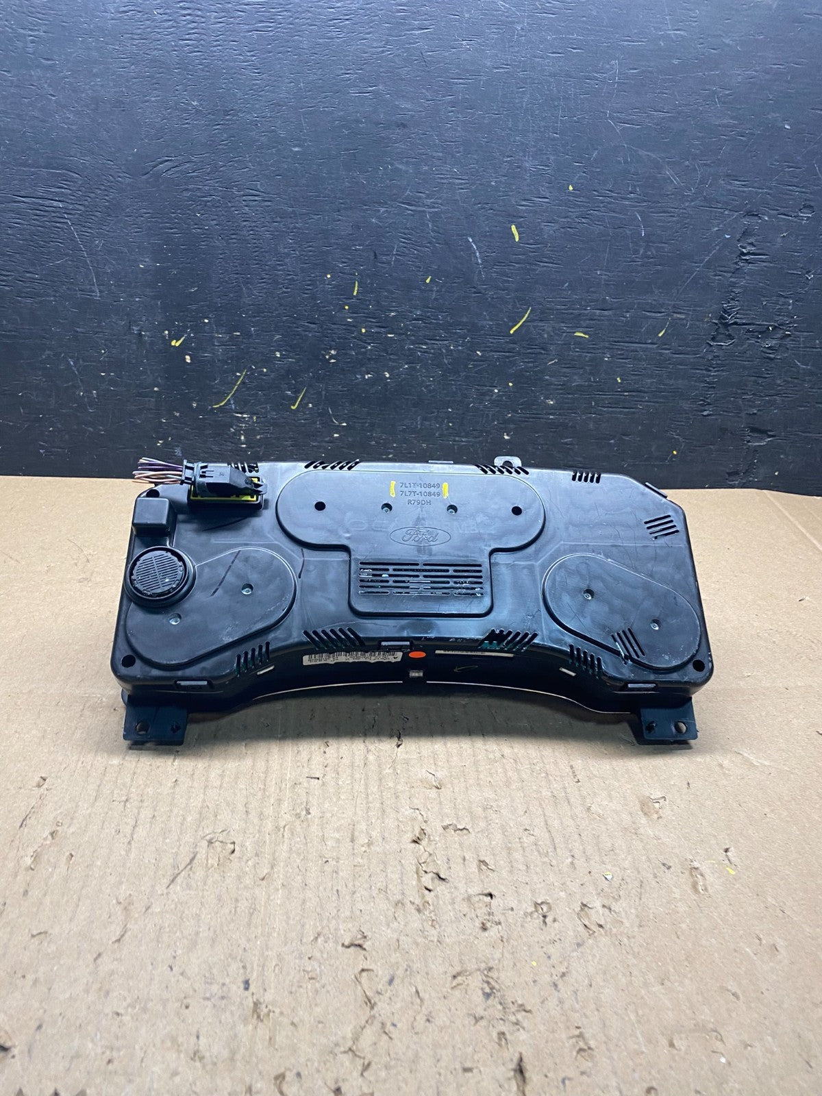 2007 to 2014 Ford Expedition Speedometer Cluster Gauge t1415 DG5