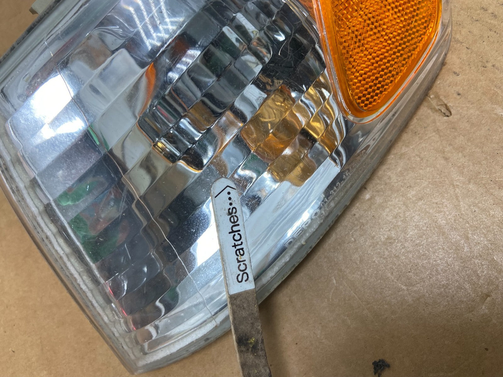 2001-2002 Toyota Corolla Left Driver Turn Signal/Marker Light AG5466 DW3