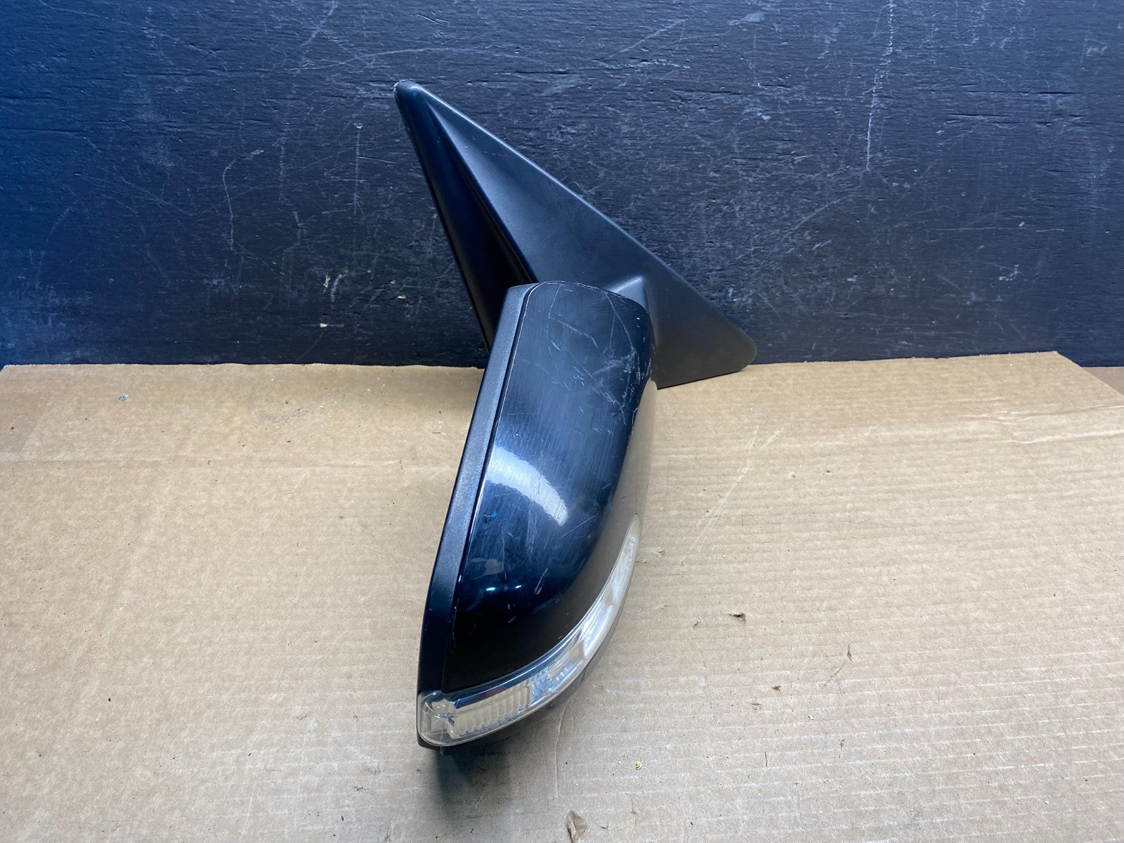 2011 to 2015 Kia Sorento Right Passenger Door Mirror Turn Signal AD9686 DW1