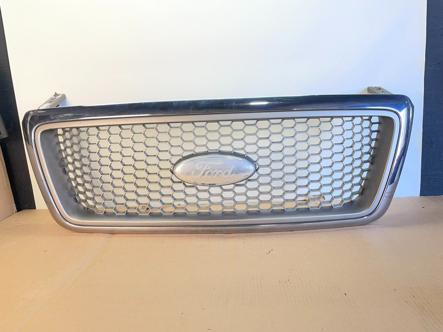 2004 to 2008 Ford F150 F-150 Front Upper Grill Grille AG3092 DG0
