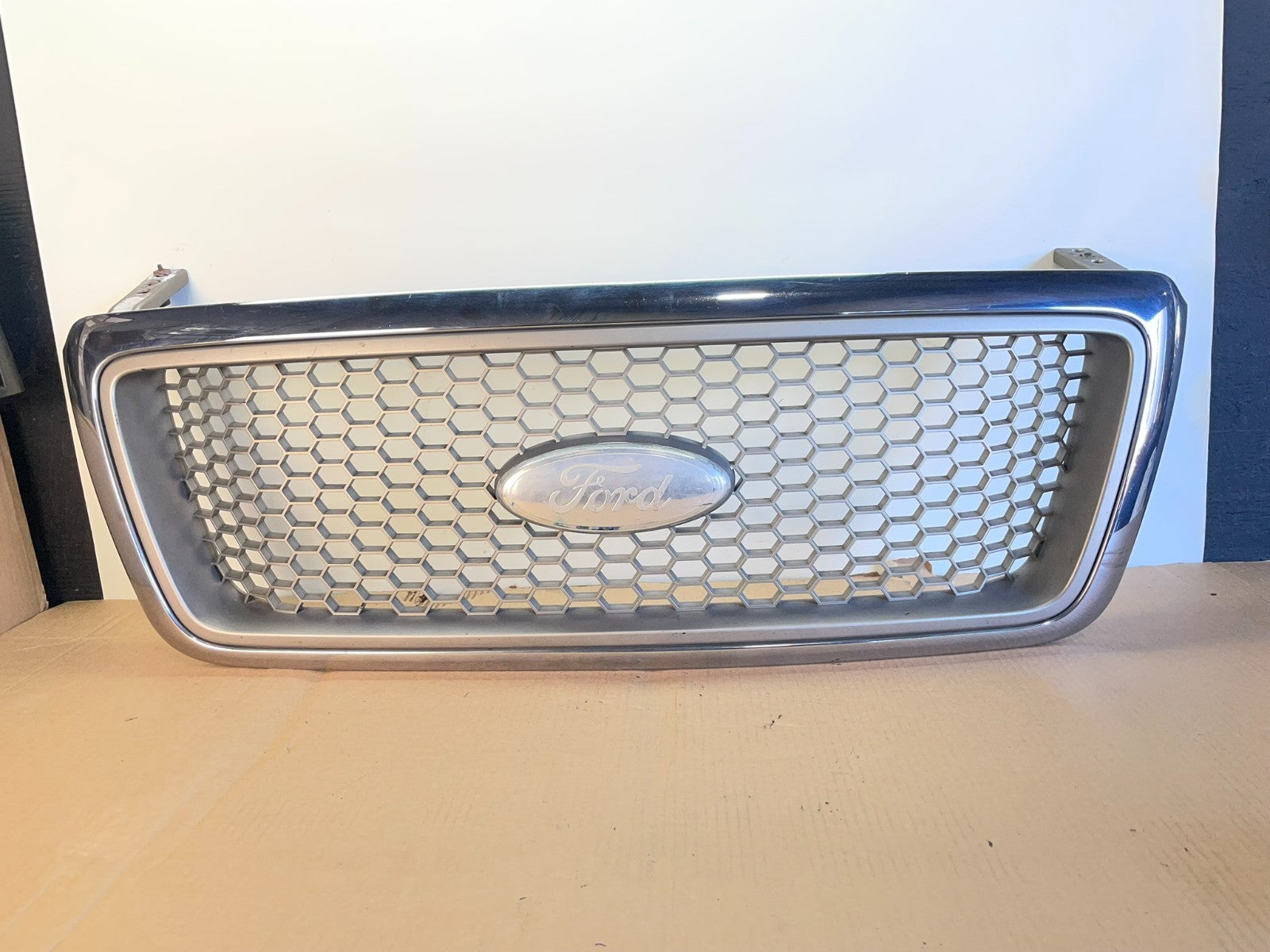 2004 to 2008 Ford F150 F-150 Front Upper Grill Grille AG3092 DG0