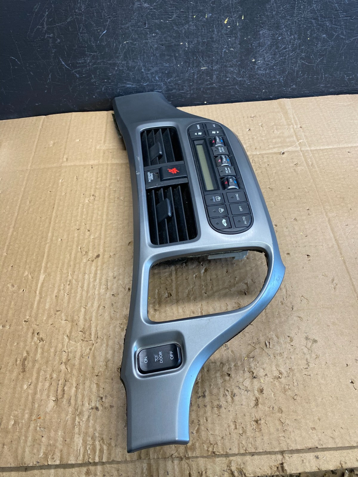 2005 to 2010 Honda Odyssey Radio Climate Control Dash Trim Bezel AC9590 DG1