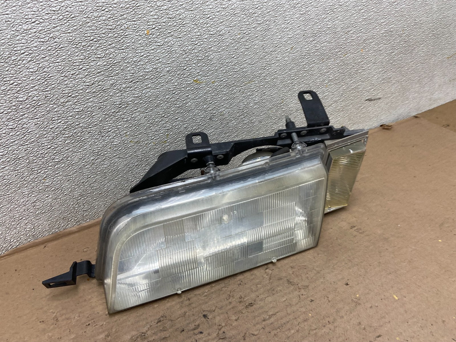 1987 to 1988 Sterling 825 Left Driver Side Headlight AB02412