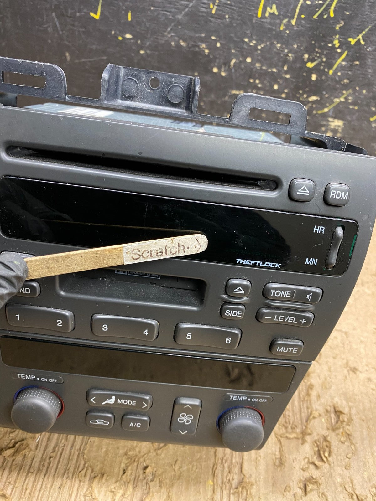 1998 to 2001 Cadillac Seville Radio CD Player Climate Control OEM Z9824 DG2
