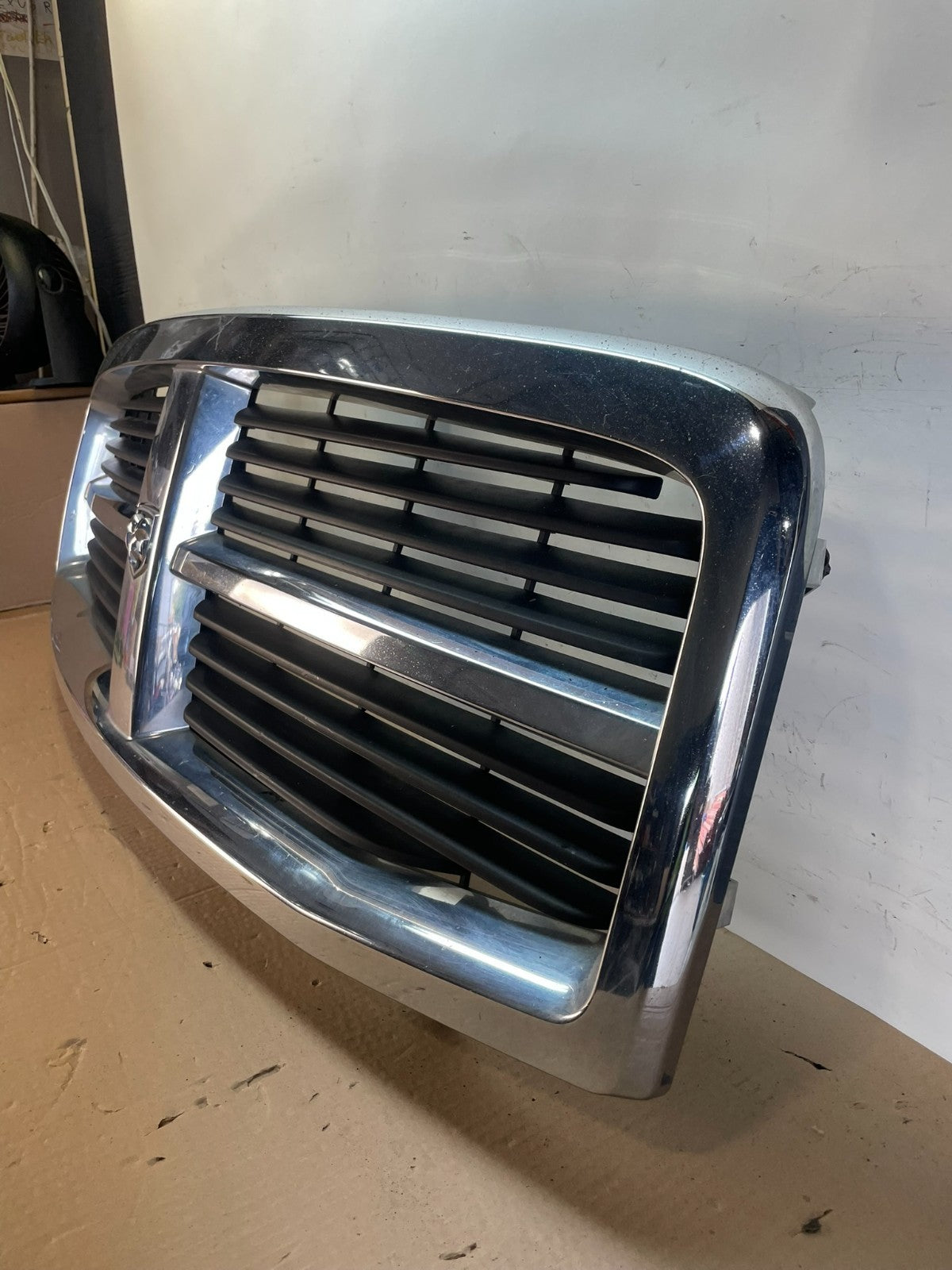 2004 to 2006 Dodge Durango Front Upper Chrome Grill Grille ag7707 DG1