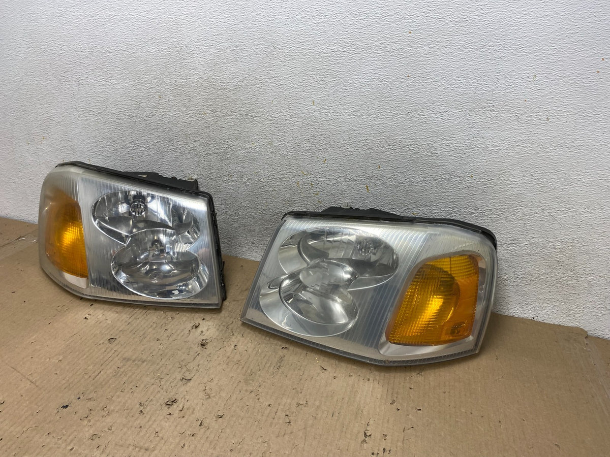 2002 to 2009 Gmc Envoy Left+Right Set Headlights Halogen AH5964 DW2