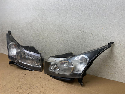 2011 to 2015 Chevrolet Cruze Halogen Left+Right Set Headlights W0986 DW1