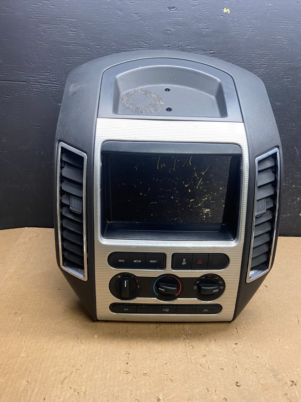 2007 - 2010 Ford Edge Heater Climate Control Radio Control Dash Bezel z4245 DG0