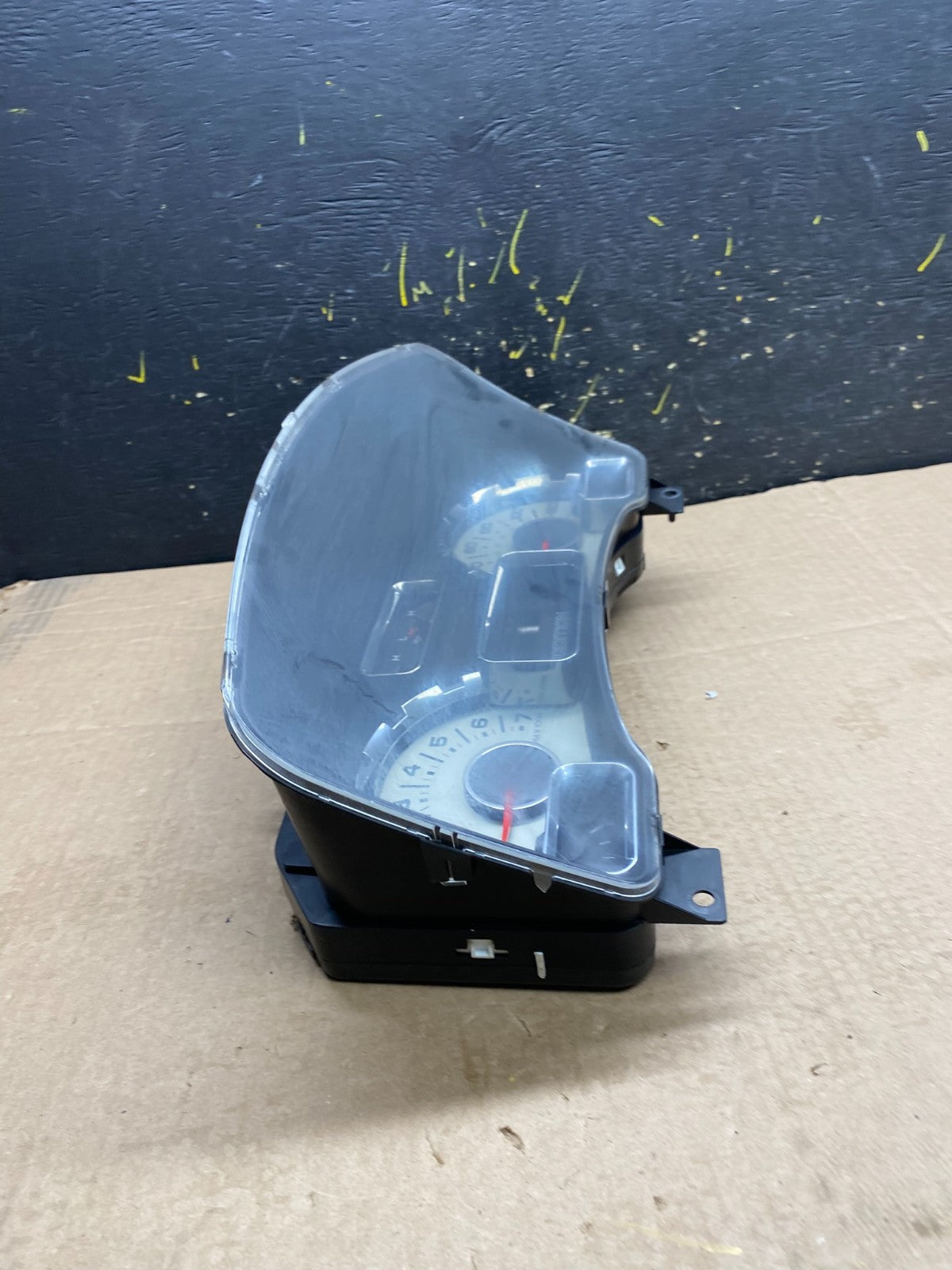 2010 2011 Ford  Expedition Speedometer Cluster Gauge Oem y9978 DG1