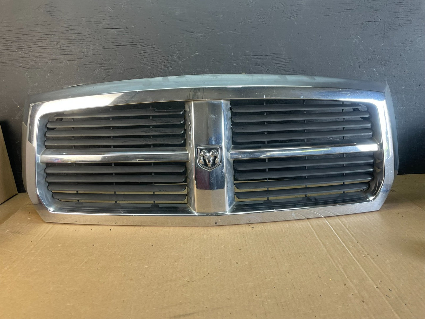 2005 to 2007 Dodge Dakota Chrome Front Upper Grill Grille AD0208 DG0