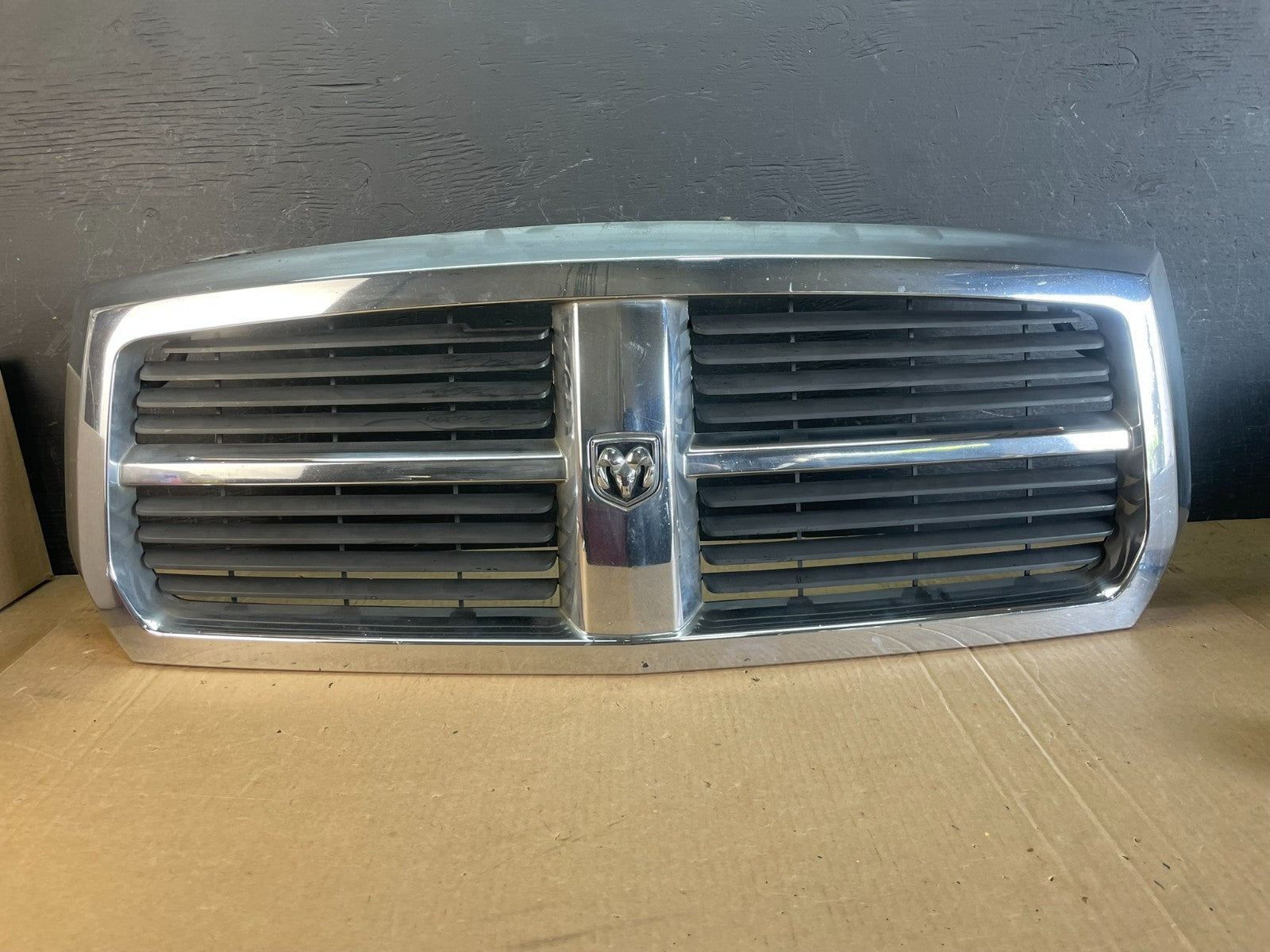 2005 to 2007 Dodge Dakota Chrome Front Upper Grill Grille AD0208 DG0