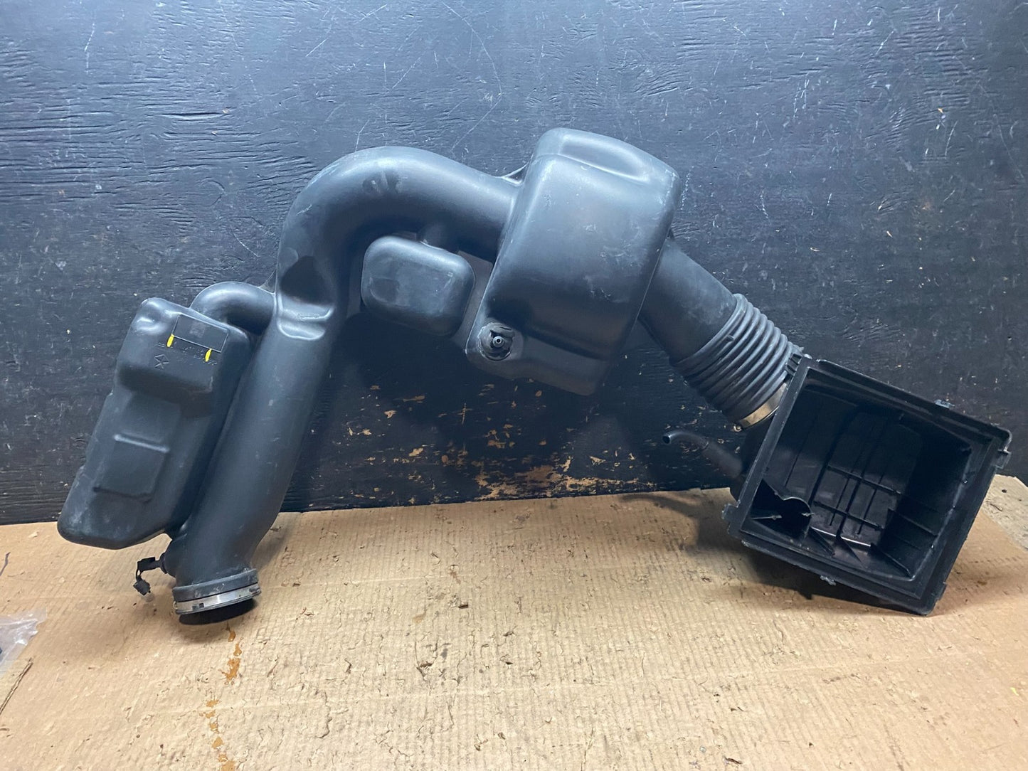 2011 - 2013 Dodge Durango 3.6L Resonator Air Intake Tube Y6712 DG3