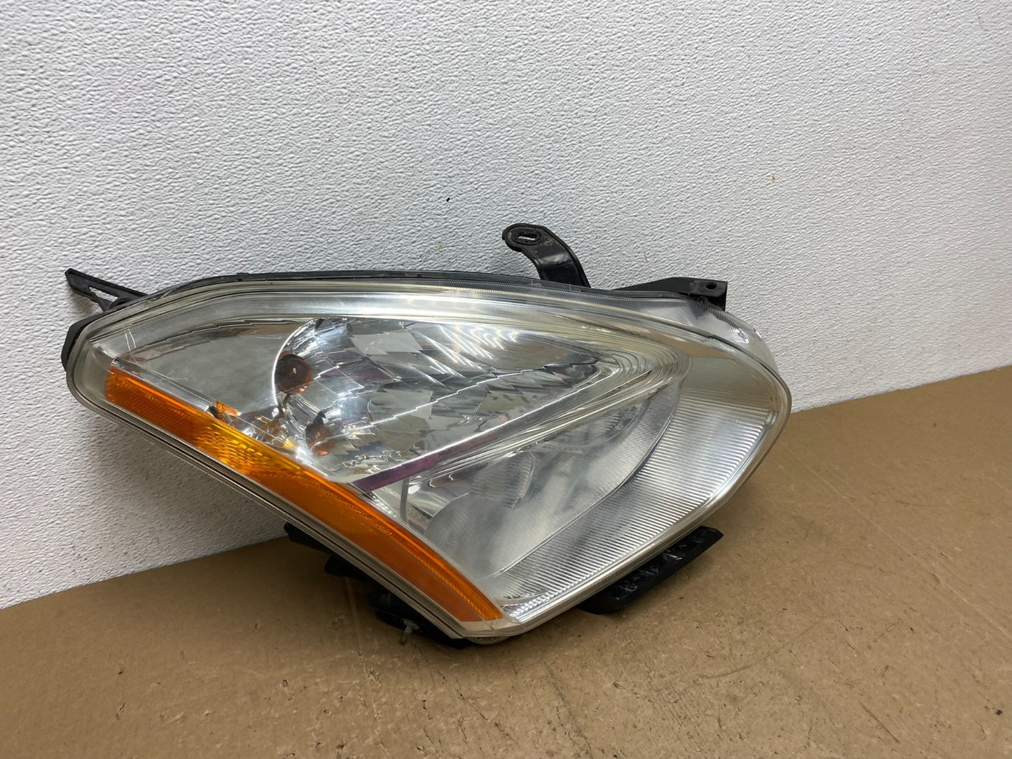 2009-2013 Nissan Rogue Right Passenger Xenon HID Headlight AC6082 DW2