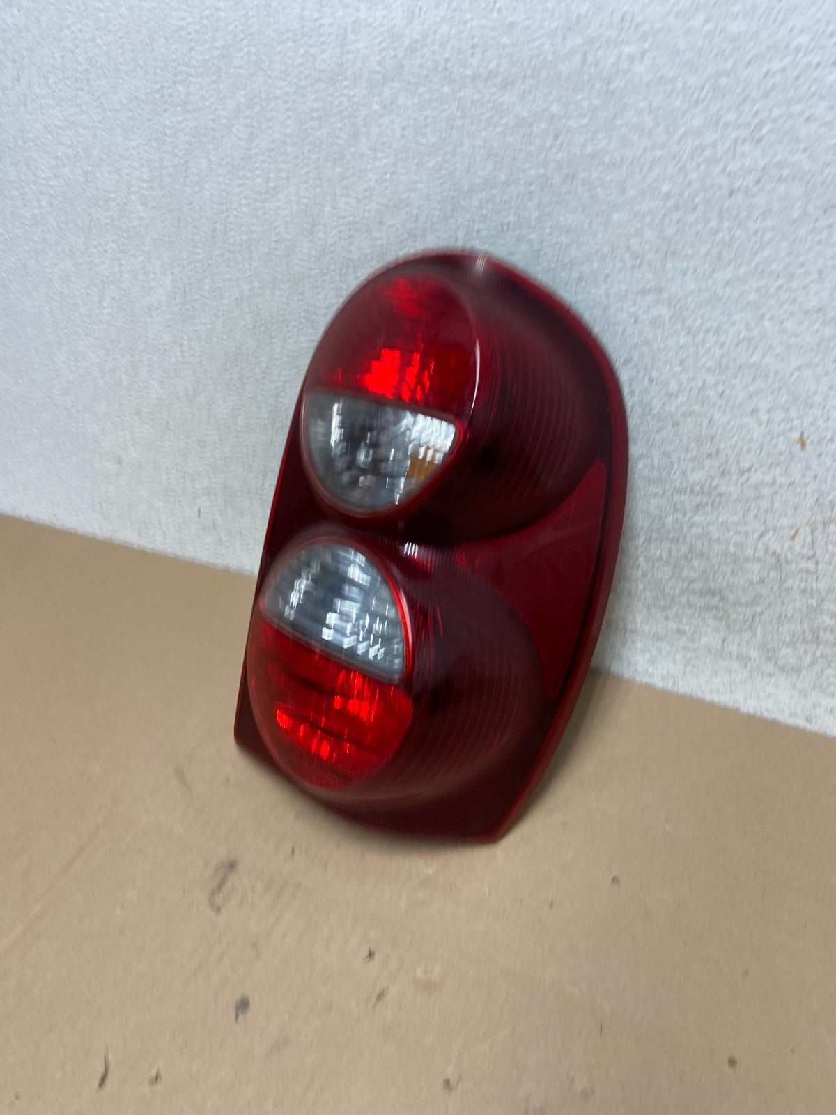 2005 2006 2007 Jeep Liberty Right Passenger Rh Side Tail Light AG6623 DW1