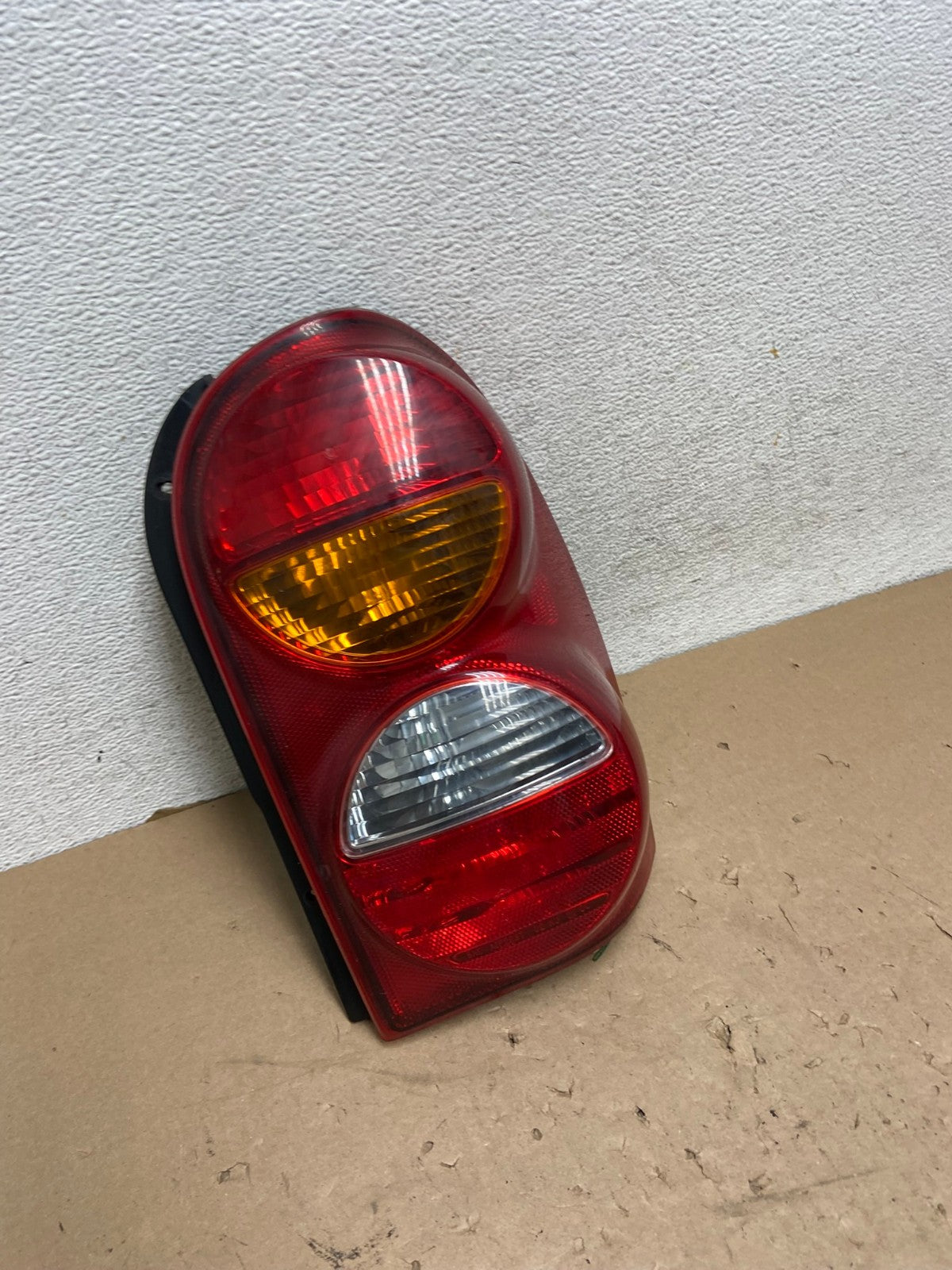 2002 2003 2004 Jeep Liberty Right Passenger Rh Side Tail Light AG4274 LK2