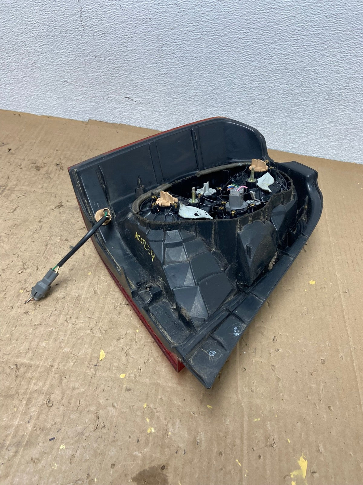2004-2007 Toyota Highlander Right Passenger RH Side Tail Light OEM AC0254 LK4