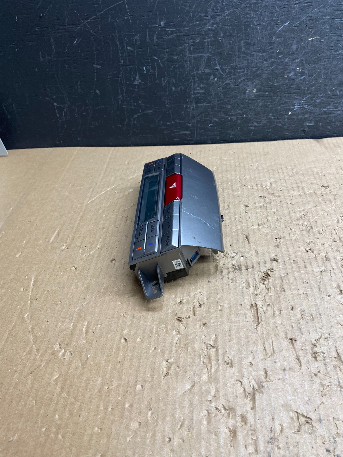 2010 - 2014 Subaru Outback Legacy A/C Heater Climate Control Unit AE4490 DW1