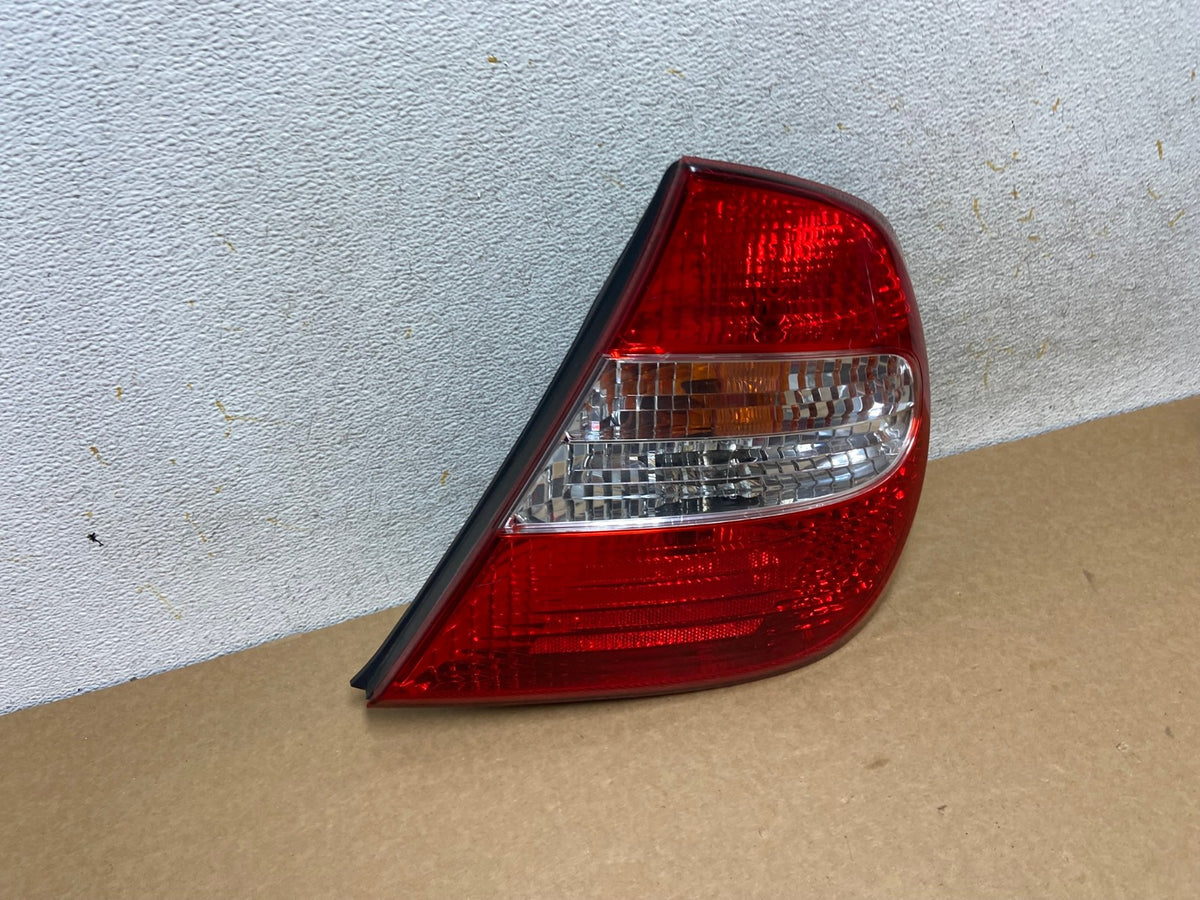 2002 2003 2004 Toyota Camry Tail Light Right Passenger Rh Side AI2585 LK2