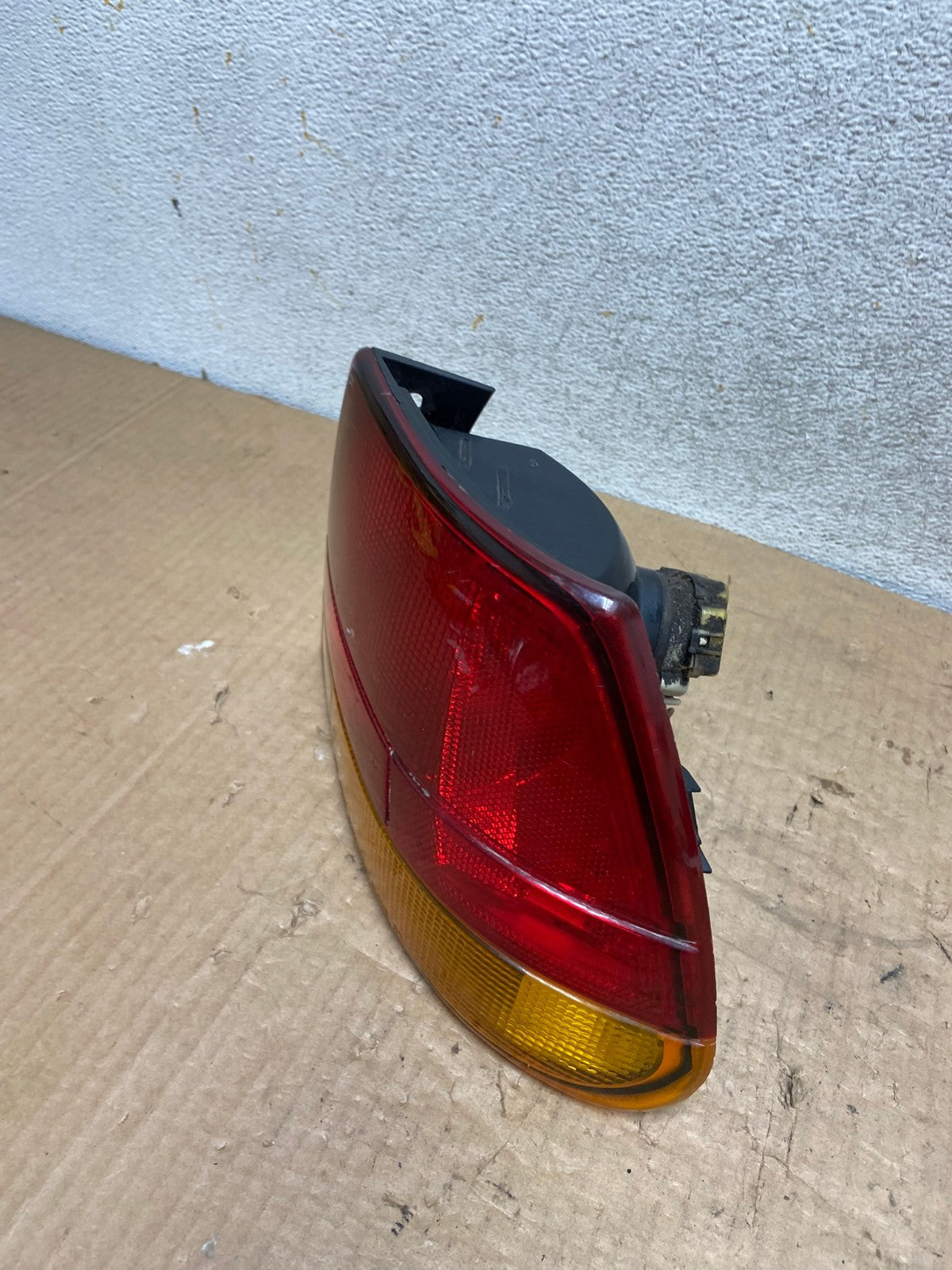 1997-1999 Saturn SL SL1 Sedan Right Passenger RH Side Tail Light AI8114 LK1