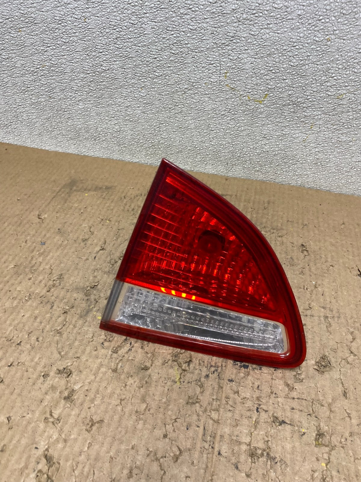2007 to 2012 Hyundai Veracruz Right Passenger RH Inner Tail Light OEM W7853 DW1