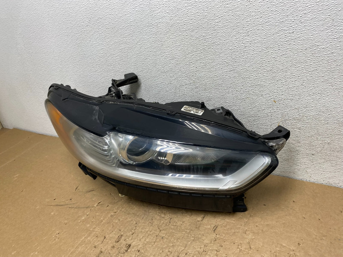 2013 to 2016 Ford Fusion Right Passenger Rh Side Headlight AG1433 DW1