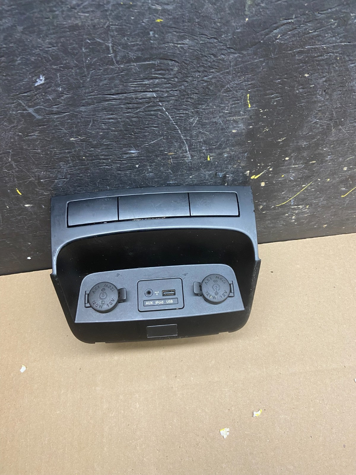 2011-2013 Kia Sorento Center Seat Heater Switches Aux USB Power Outlet T9090 DG0