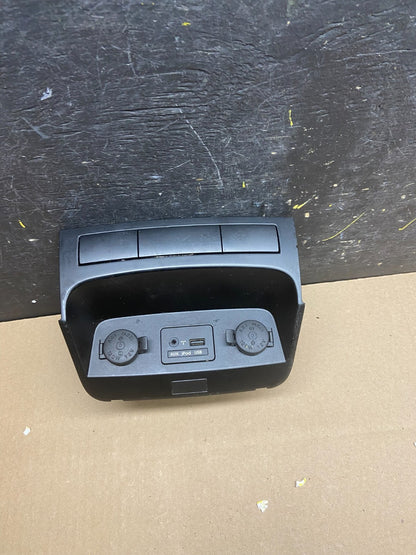 2011-2013 Kia Sorento Center Seat Heater Switches Aux USB Power Outlet T9090 DG0
