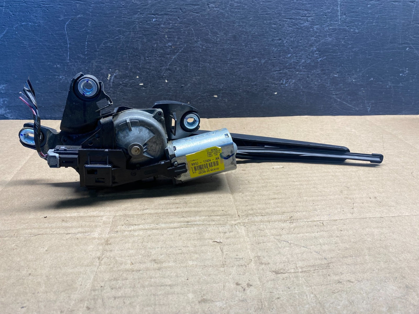 2011 to 2019 Ford Explorer Rear Windshield Wiper Motor ae8268 DG5