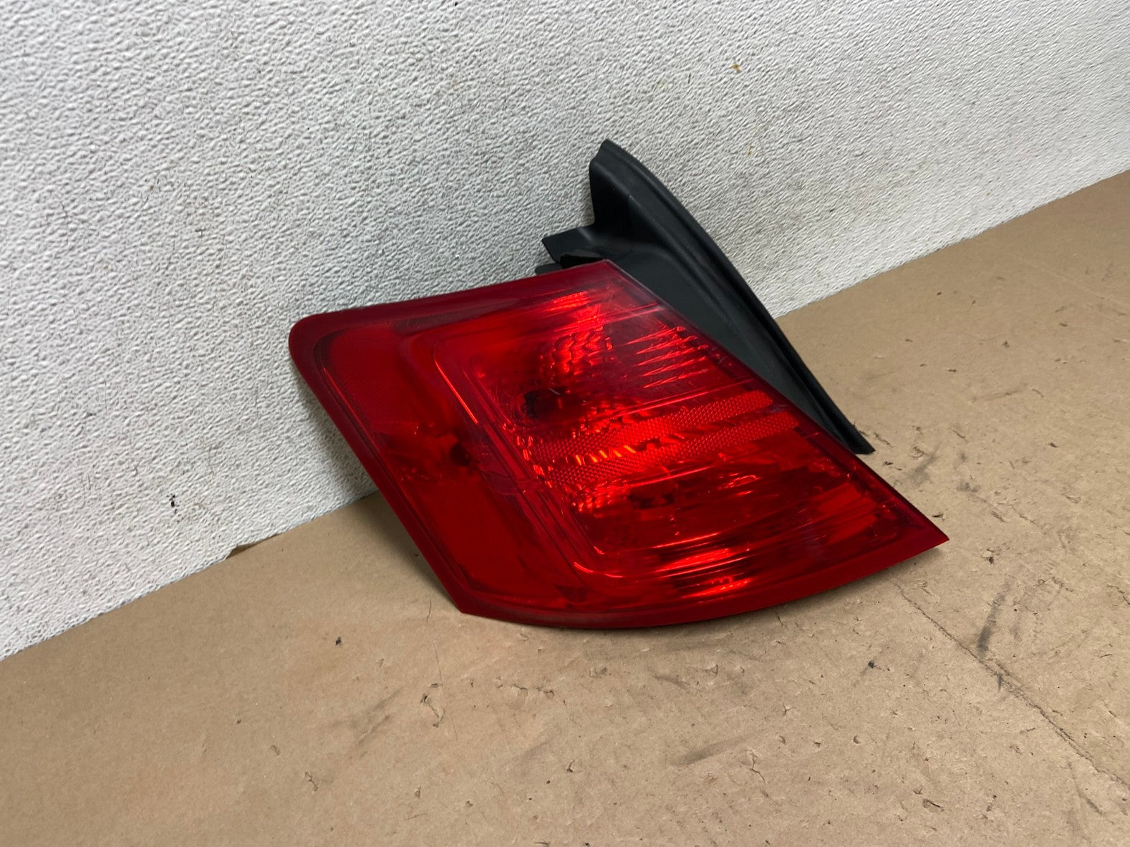 2014 to 2018 Ford Taurus Interceptor Left Driver LH Tail Light AG5503 LK2