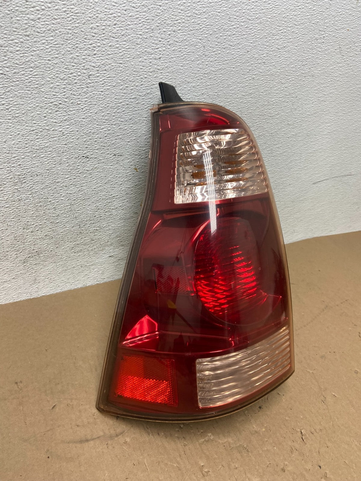 2003 2004 2005 Toyota 4Runner Left Driver LH Side Tail Light AD7660 DW2