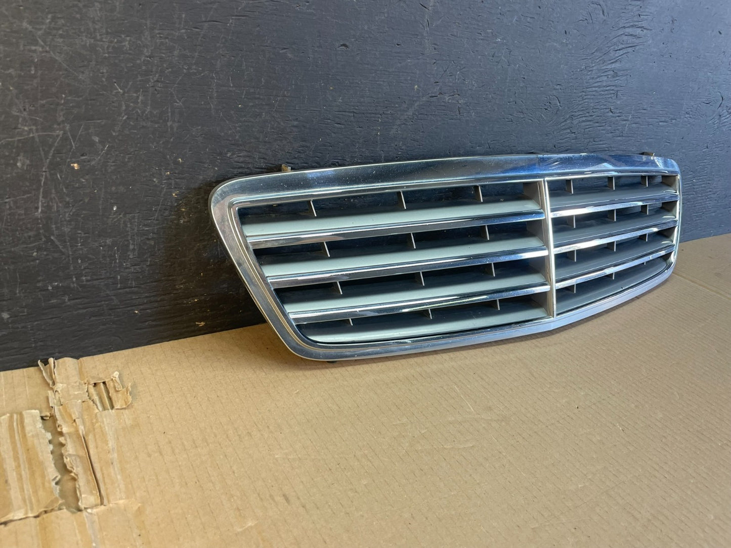 2005-2007 Mercedes W203 C230 C320 C350 Front Upper Grill Grille AE35682