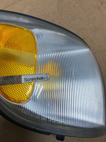 1998 to 2000 Toyota Sienna Right Turn Signal Side Marker Lamp AB2358 DW3