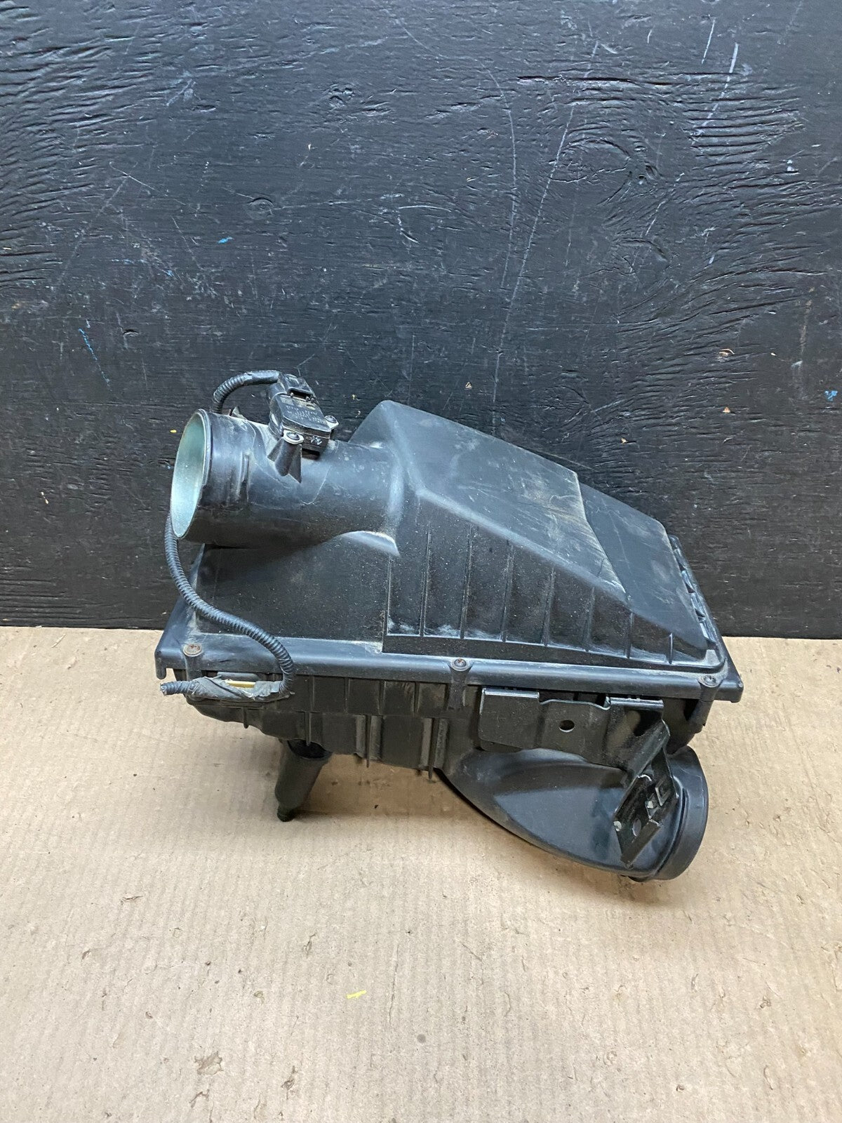 2010-2013 Land Range Rover OEM 5.0L Left Driver LH Air Filter Cleaner Box J06543