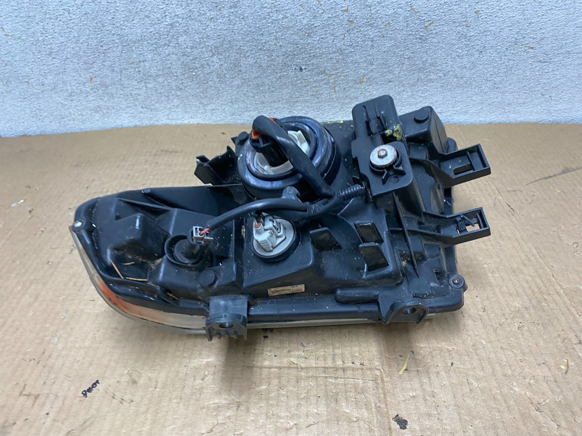 2005 to 2007 Nissan Pathfinder Halogen Headlight Right Passenger AI8186 DW8