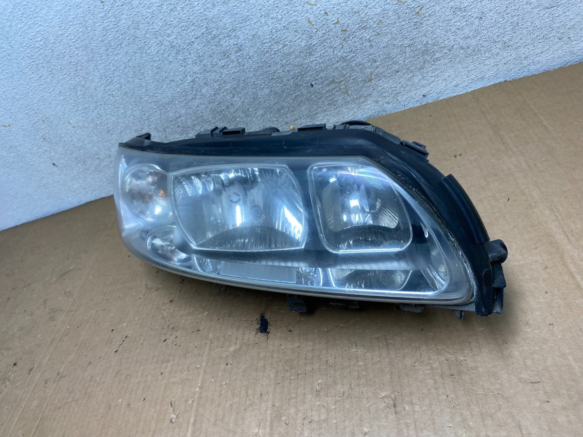 2005 to 2007 Volvo XC70 V70 Right Passenger RH Headlight AI8836 DW1